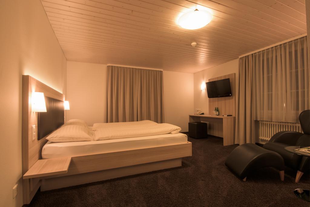 Hotel Zum Goldenen Kreuz Frauenfeld Oda fotoğraf
