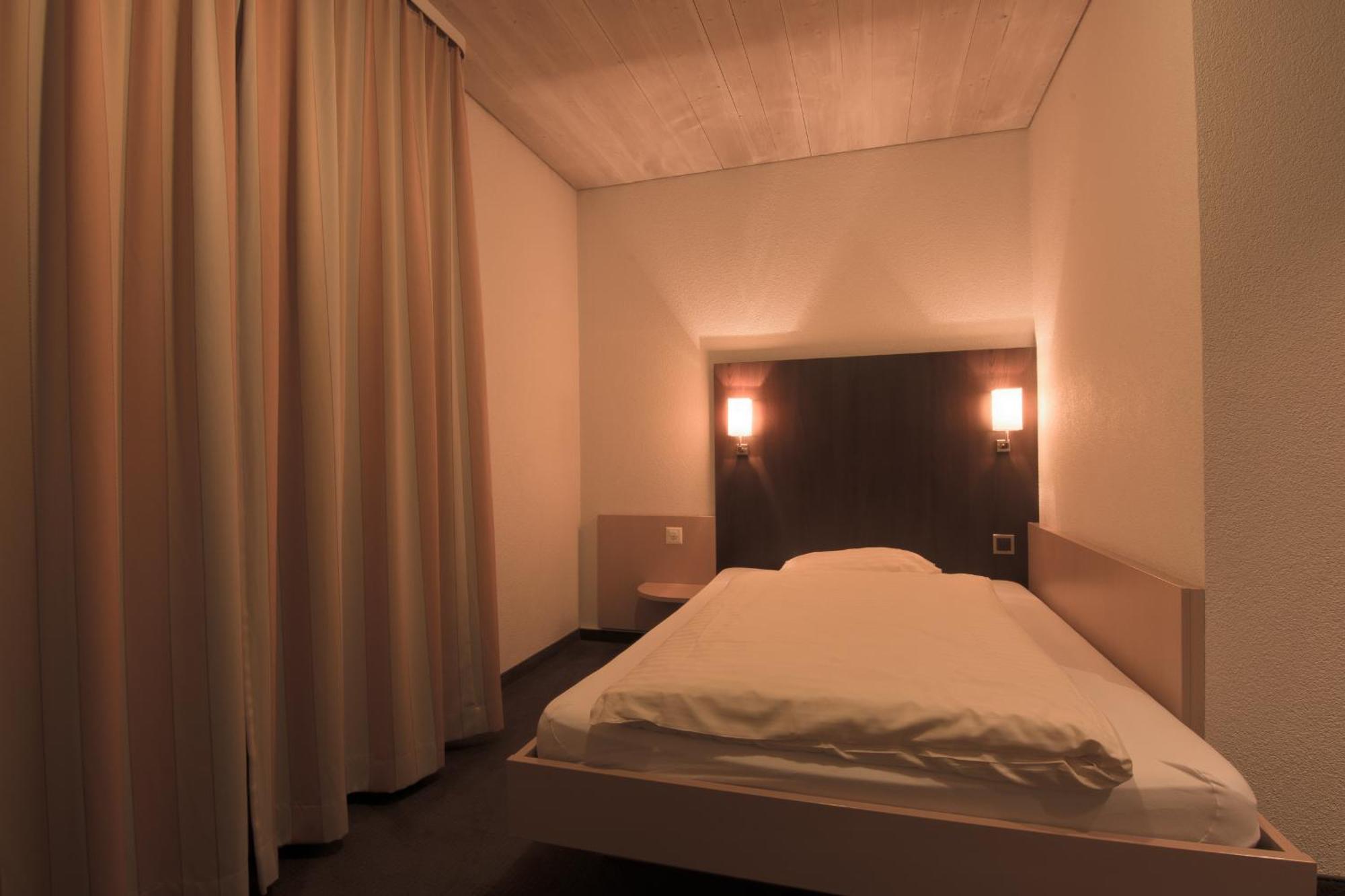Hotel Zum Goldenen Kreuz Frauenfeld Oda fotoğraf