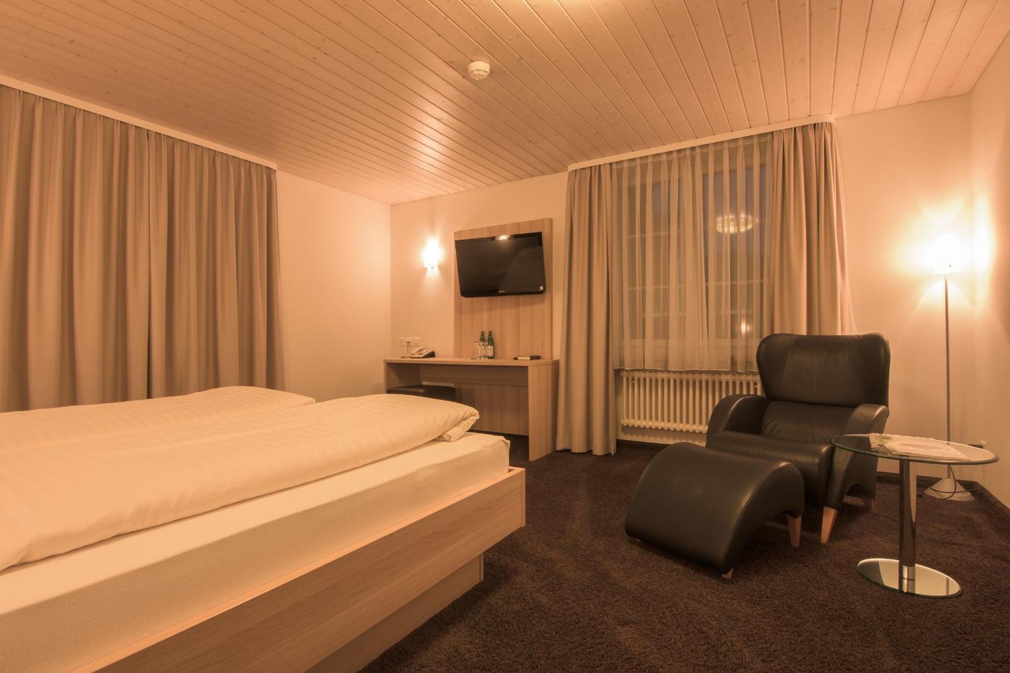 Hotel Zum Goldenen Kreuz Frauenfeld Oda fotoğraf